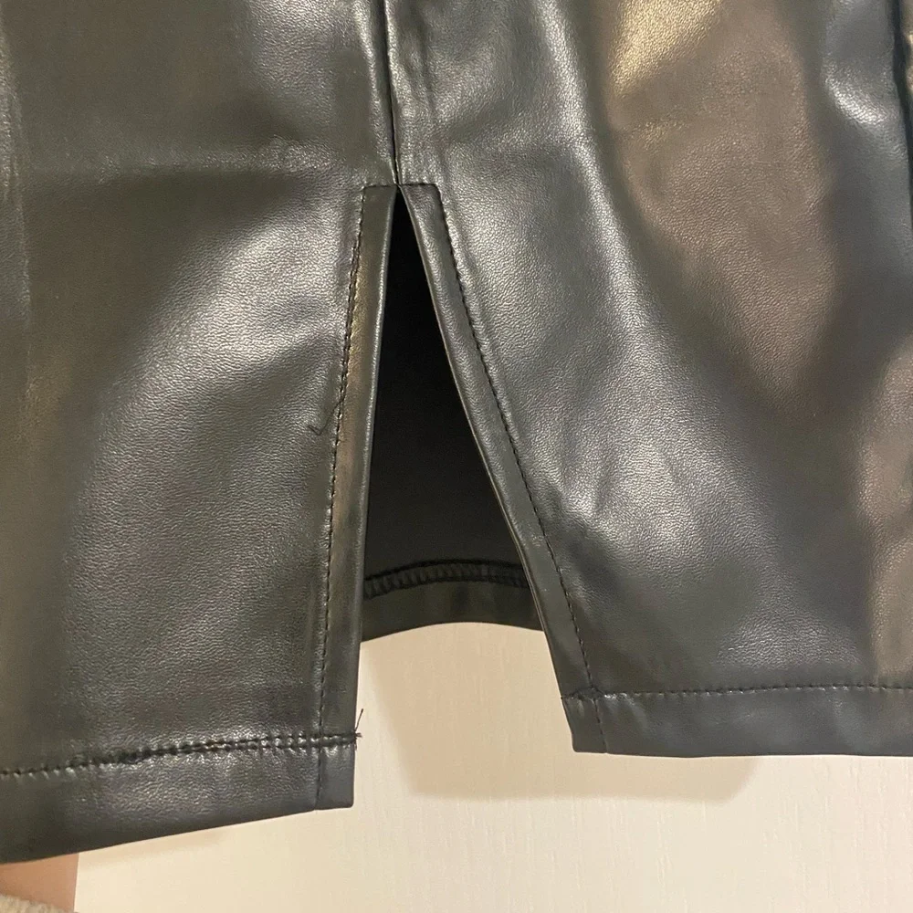 Leather skirt - Picture 2 of 2